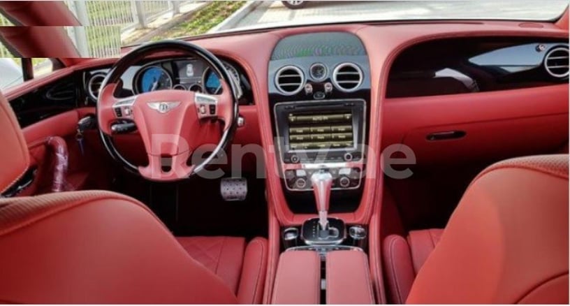 Bentley Flying Spur (Blanc), 2018 &agrave; louer &agrave; Duba&iuml;