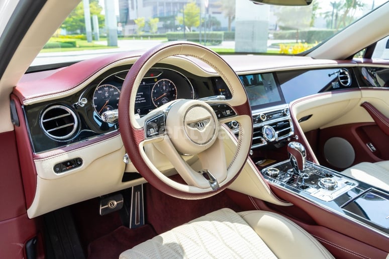 Bentley Flying Spur (Blanc), 2020 &agrave; louer &agrave; Duba&iuml;