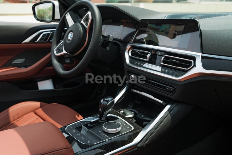 BMW 430i cabrio (Bianca), 2021 in affitto a Ras Al Khaimah