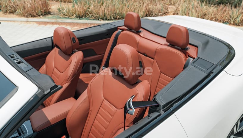 BMW 430i cabrio (Bianca), 2021 in affitto a Ras Al Khaimah