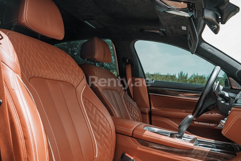 إيجار بي ام دبليو 750 XDrive (أبيض), 2018 في دبي