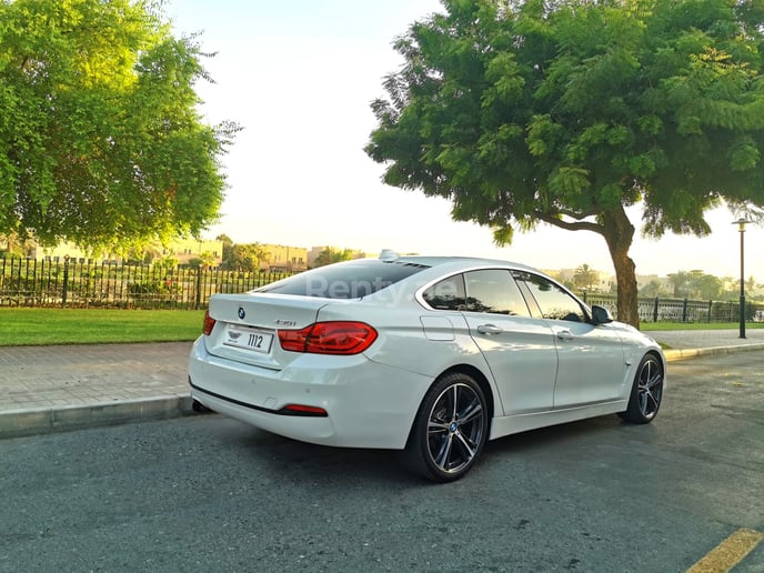 BMW 4 Series (Wei&szlig;), 2019  zur Miete in Dubai