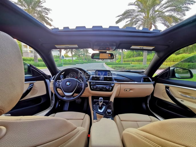 BMW 4 Series (Wei&szlig;), 2019  zur Miete in Dubai