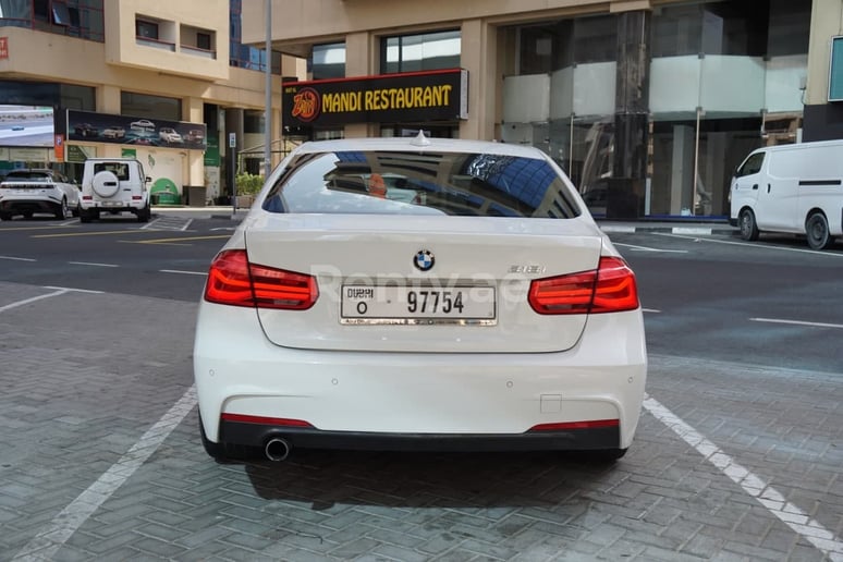 إيجار بي ام دبليو 318 (أبيض), 2019 في الشارقة