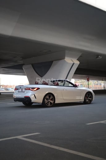 BMW 430i cabrio (Bianca), 2021 in affitto a Ras Al Khaimah