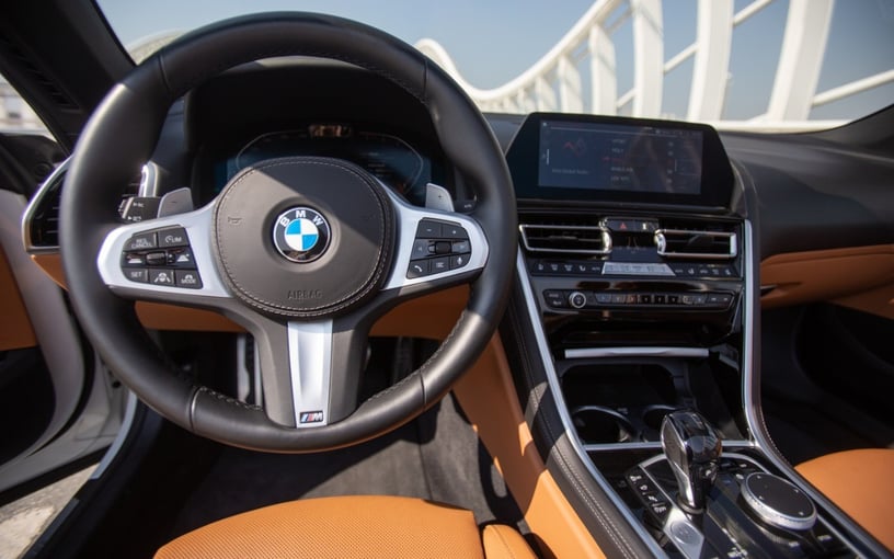 BMW 840i cabrio (Белый), 2021 для аренды в Абу-Даби
