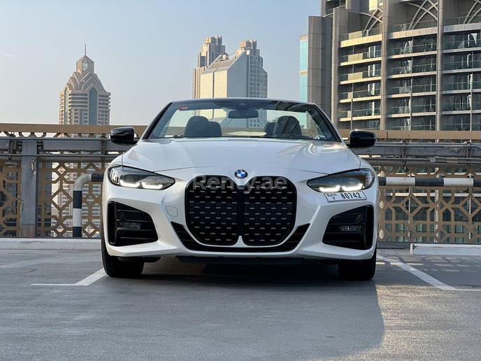 BMW 430i cabrio (Белый), 2022 для аренды в Дубай