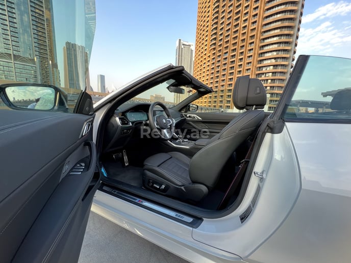 BMW 430i cabrio (Белый), 2022 для аренды в Дубай