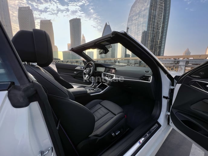 BMW 430i cabrio (Белый), 2022 для аренды в Дубай