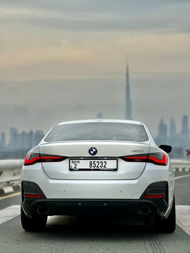 BMW 420i (Wei&szlig;), 2023  zur Miete in Dubai