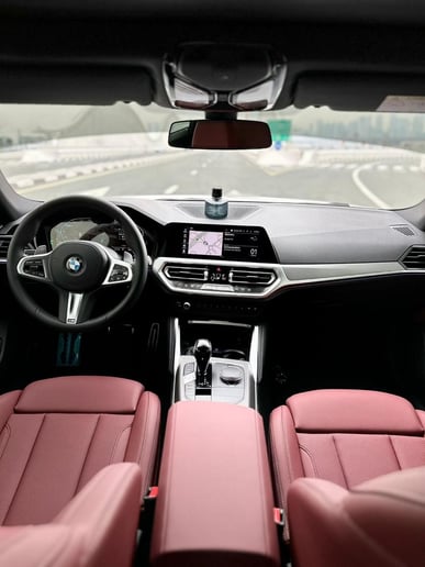 BMW 420i (Wei&szlig;), 2023  zur Miete in Dubai