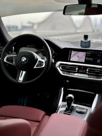 BMW 420i (Wei&szlig;), 2023  zur Miete in Dubai