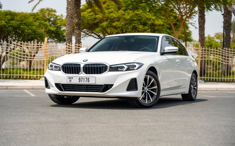 BMW 318i (Wit), 2025 te huur in Sharjah