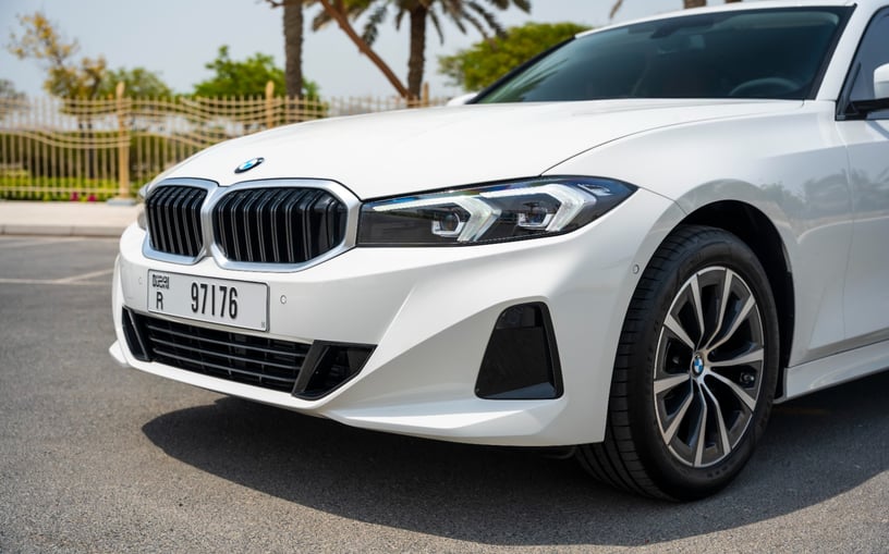 BMW 318i (Wit), 2025 te huur in Sharjah