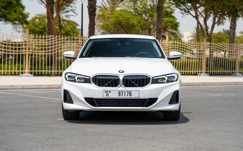 BMW 318i (Wit), 2025 te huur in Sharjah