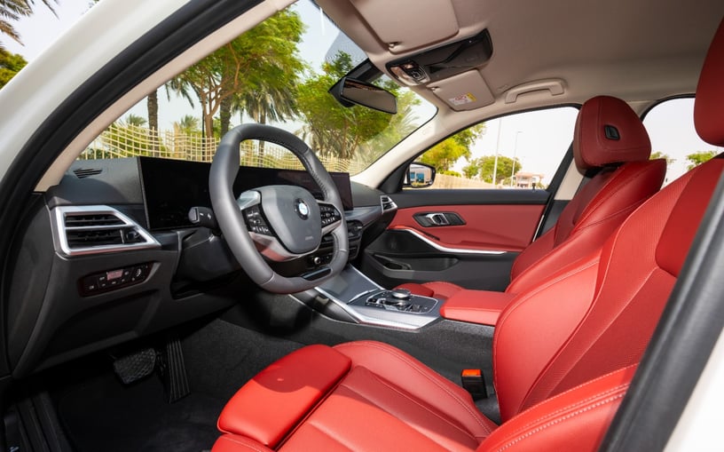 BMW 318i (Wit), 2025 te huur in Sharjah