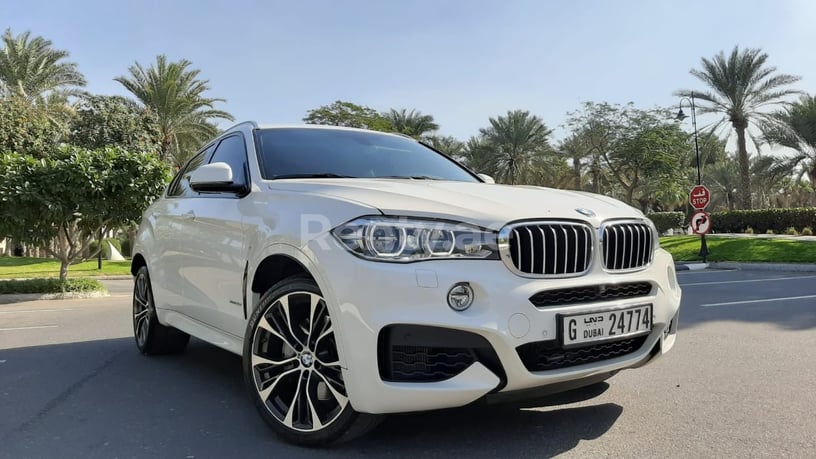 BMW X6 M power Kit V8 (Bianca), 2019 in affitto a Dubai