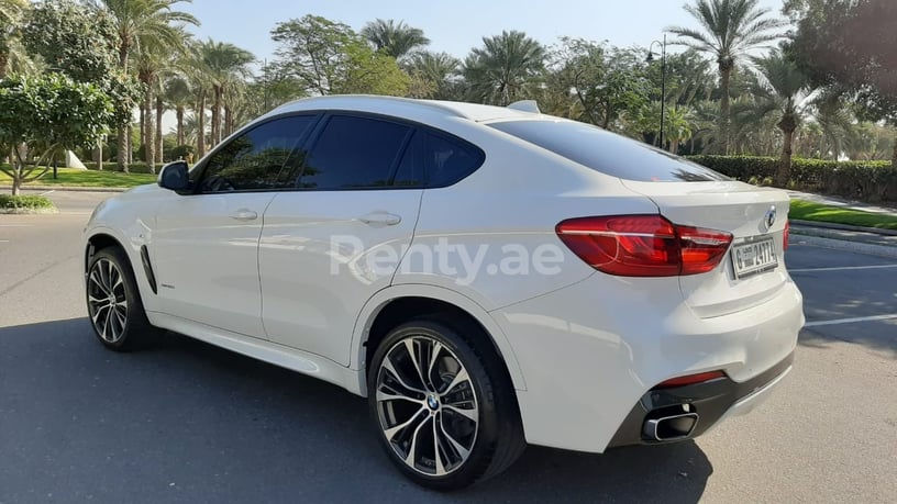 BMW X6 M power Kit V8 (Bianca), 2019 in affitto a Dubai