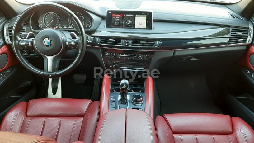 BMW X6 M power Kit V8 (Bianca), 2019 in affitto a Dubai
