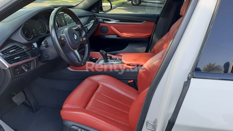 BMW X6 M power Kit V8 (Bianca), 2019 in affitto a Dubai