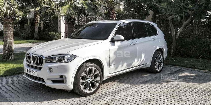 BMW X5 (Белый), 2018 для аренды в Дубай