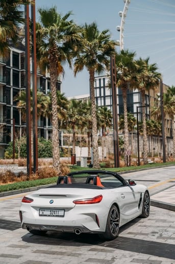 BMW Z4 cabrio (Белый), 2020 для аренды в Абу-Даби