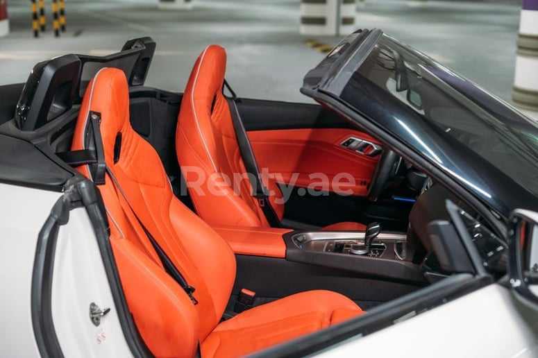 BMW Z4 cabrio (Белый), 2020 для аренды в Абу-Даби