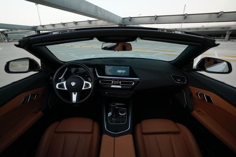 إيجار BMW Z4 M40i (أبيض), 2020 في دبي 5