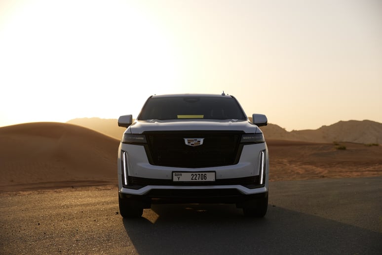 Cadillac Escalade (Wei&szlig;), 2023  zur Miete in Ras Al Khaimah