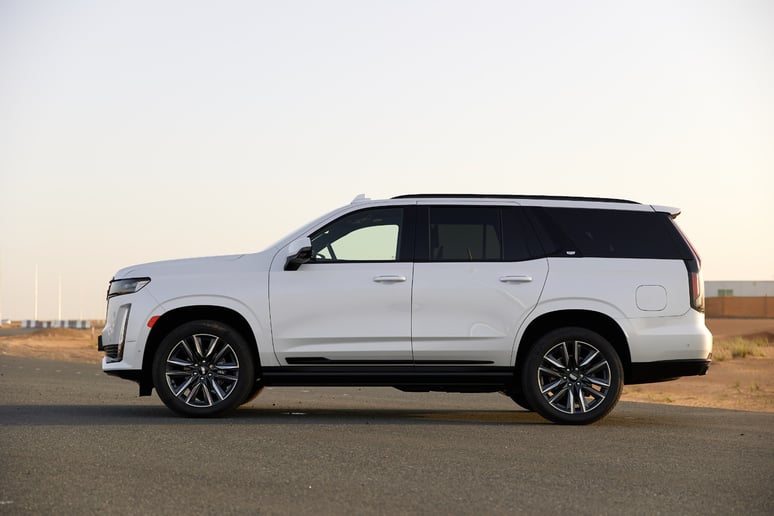 Cadillac Escalade (Wei&szlig;), 2023  zur Miete in Ras Al Khaimah