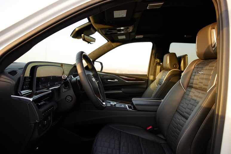 Cadillac Escalade (Wei&szlig;), 2023  zur Miete in Ras Al Khaimah