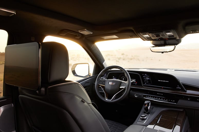 Cadillac Escalade (Wei&szlig;), 2023  zur Miete in Ras Al Khaimah