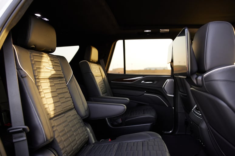 Cadillac Escalade (Wei&szlig;), 2023  zur Miete in Ras Al Khaimah