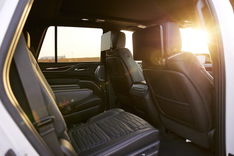 Cadillac Escalade (Wei&szlig;), 2023  zur Miete in Ras Al Khaimah