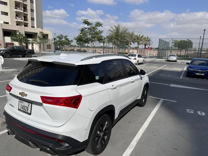Chevrolet Captiva (Wei&szlig;), 2023  zur Miete in Dubai