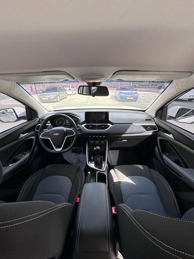 Chevrolet Captiva (Wei&szlig;), 2023  zur Miete in Dubai
