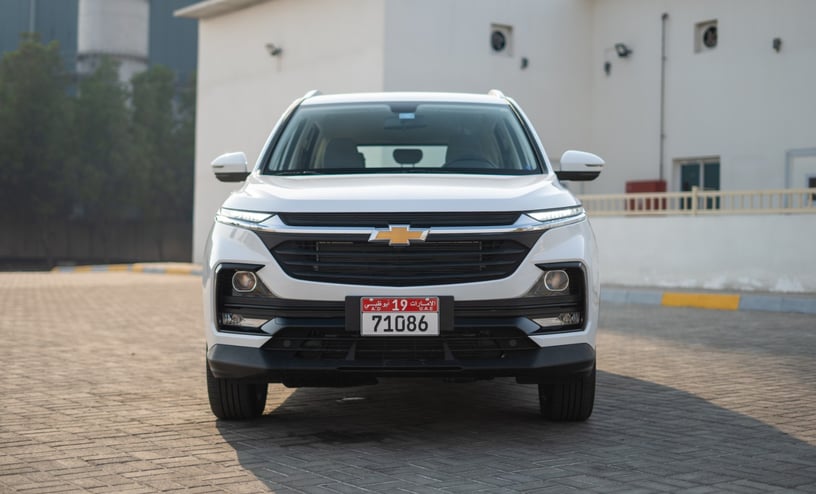 Abu Dabi'de kiralık Chevrolet Captiva (Beyaz), 2024