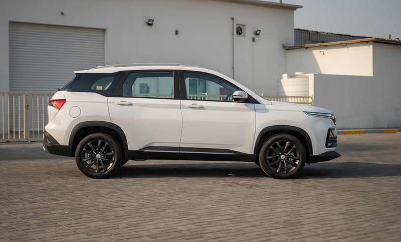 Abu Dabi'de kiralık Chevrolet Captiva (Beyaz), 2024