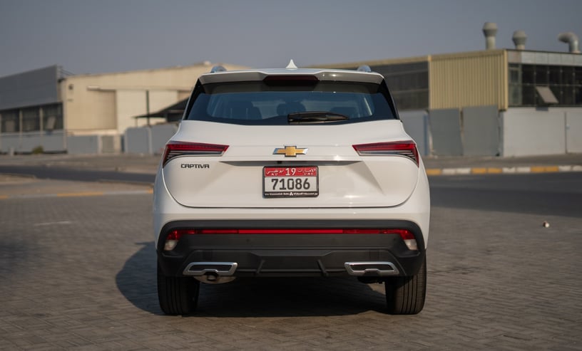 Abu Dabi'de kiralık Chevrolet Captiva (Beyaz), 2024