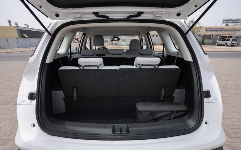 Chevrolet Captiva (Blanc), 2024 &agrave; louer &agrave; Ras Al Khaimah