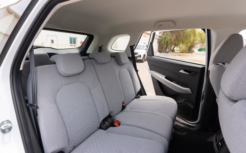 Chevrolet Captiva (Blanc), 2024 &agrave; louer &agrave; Ras Al Khaimah