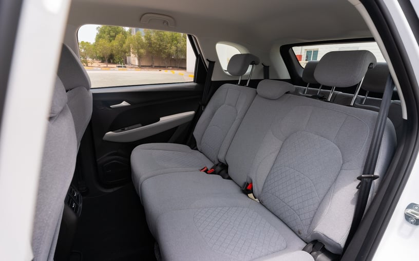Dubai'de kiralık Chevrolet Captiva (Beyaz), 2024