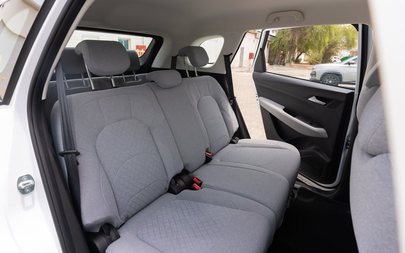 Dubai'de kiralık Chevrolet Captiva (Beyaz), 2024