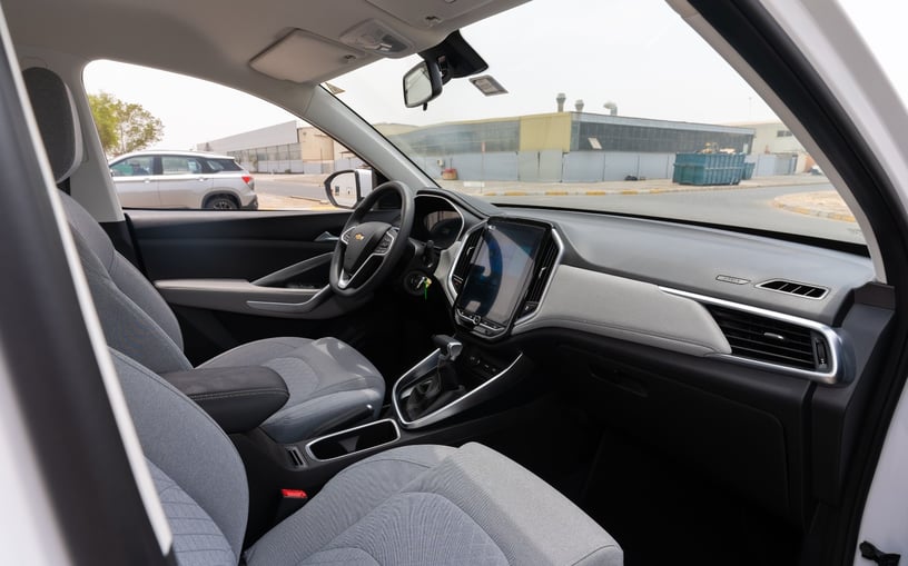 Dubai'de kiralık Chevrolet Captiva (Beyaz), 2024