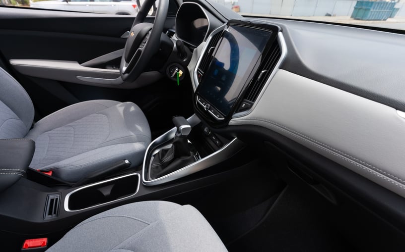 Dubai'de kiralık Chevrolet Captiva (Beyaz), 2024