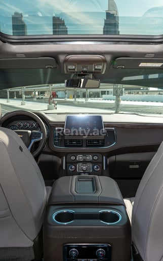 Chevrolet Tahoe (Wei&szlig;), 2021  zur Miete in Abu Dhabi