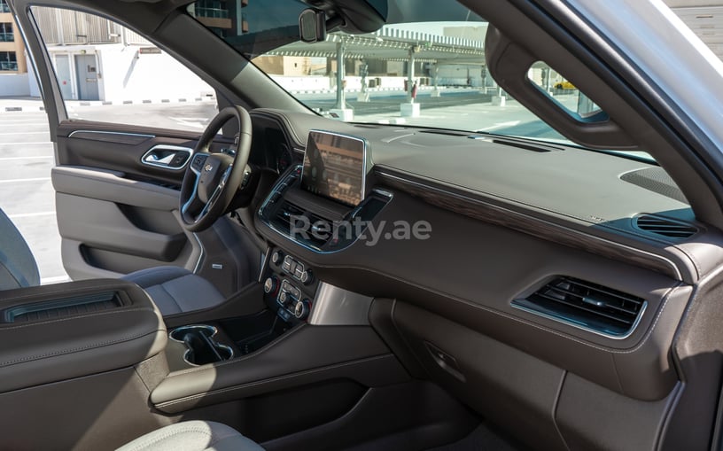 Chevrolet Tahoe (Wei&szlig;), 2021  zur Miete in Abu Dhabi