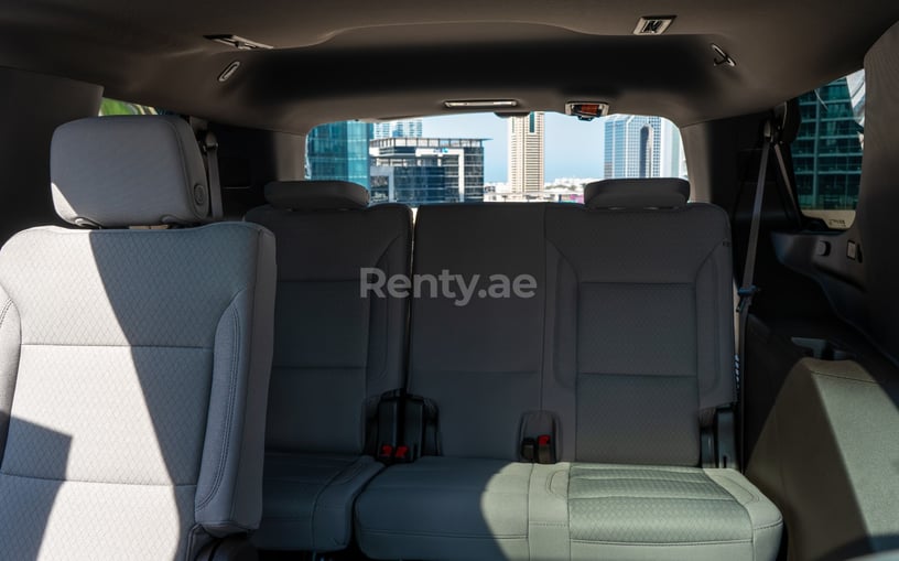 Chevrolet Tahoe (Wei&szlig;), 2021  zur Miete in Abu Dhabi