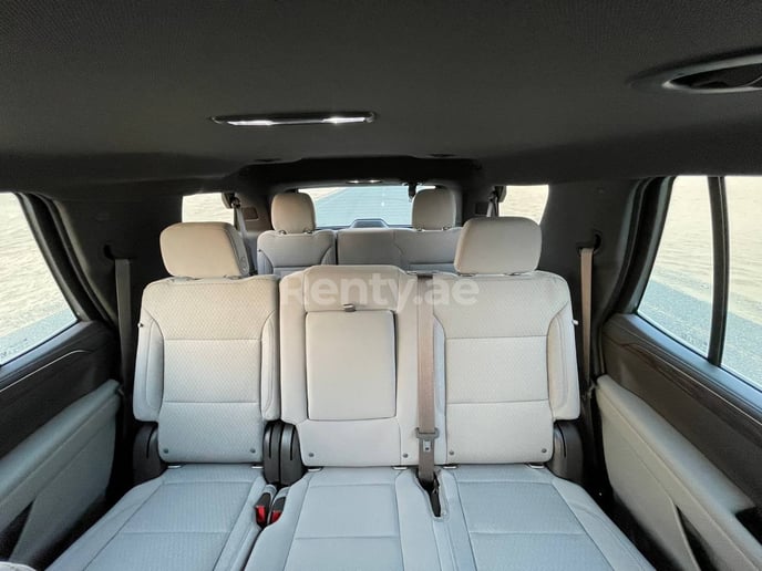 Chevrolet Tahoe (Черный), 2021 для аренды в Дубай