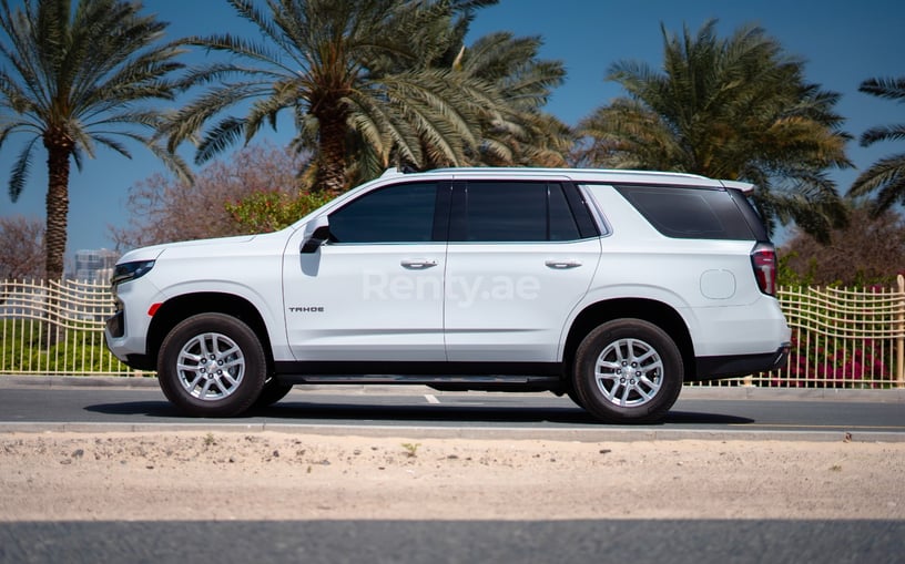 Chevrolet Tahoe (Wei&szlig;), 2021  zur Miete in Abu Dhabi